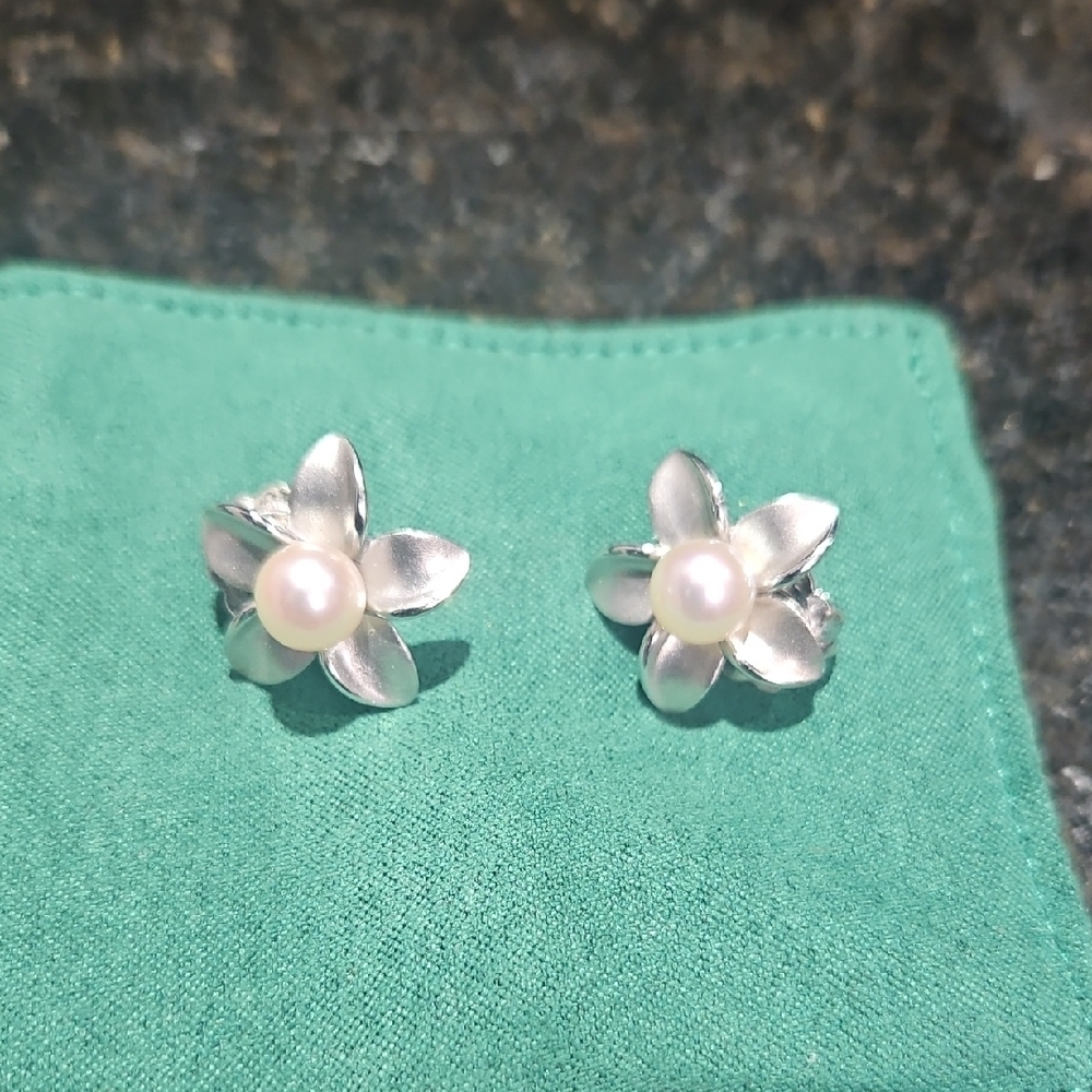 Elegant Silver Pearl Flower Earrings
